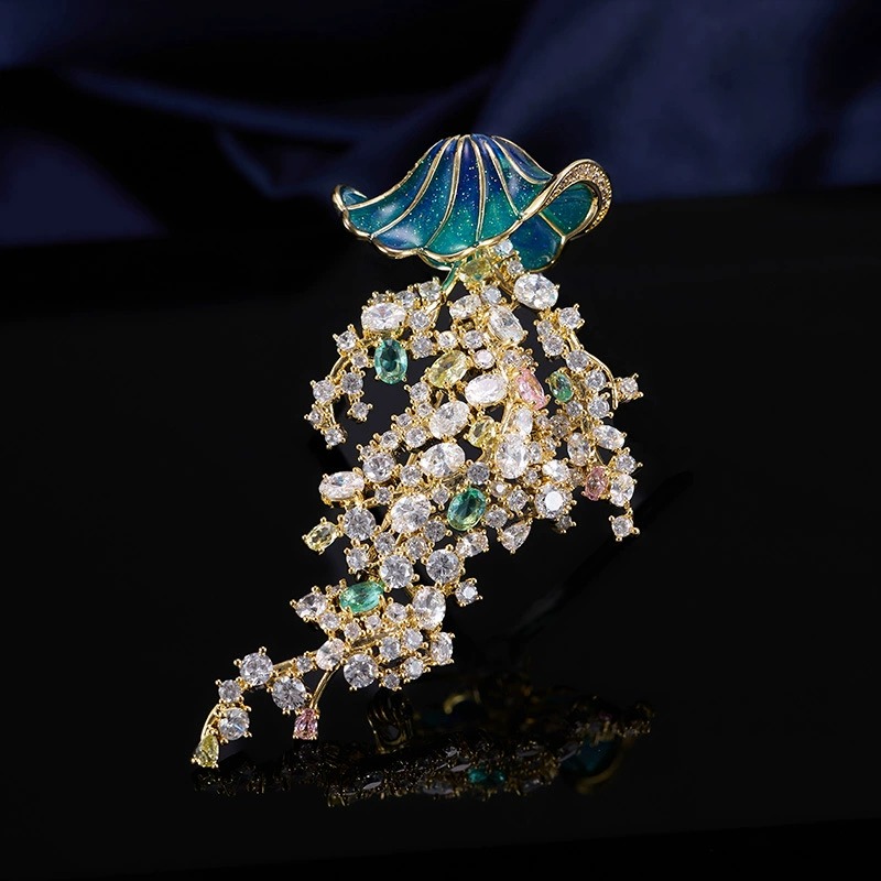 Spilla a forma di medusa con z - Luxury Lifestyle Fashion recensione e prezzo